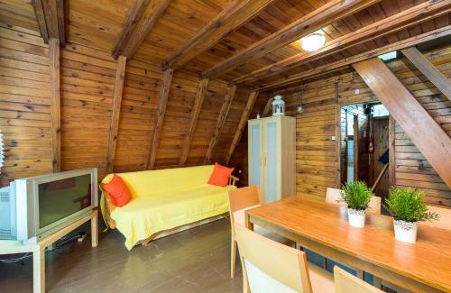 Steszew Resort | Domki jak PRLu w Camp LIPNO