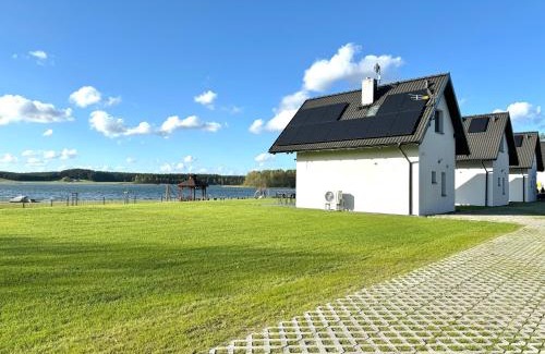 Lipnica House | Domki nad jeziorem u Izy z balią ogrodową