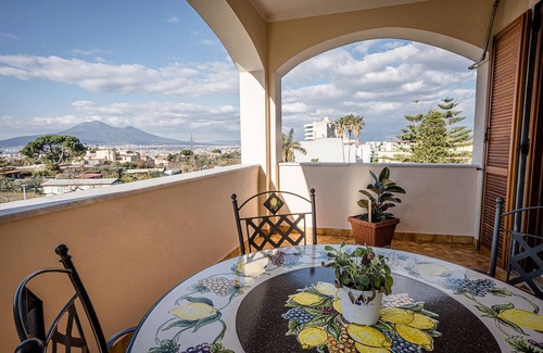 Gragnano Apartment | Domus Vesuvinum, a secret place within walking distance of Amalfi and Pompeii and Naples