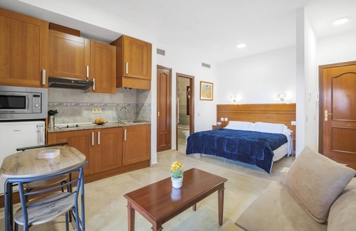 Puerto de la Duquesa Apartment | Don Juan Beach Resort