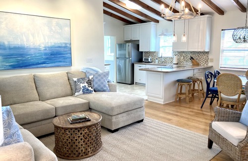 Marathon House | Don't Miss This! Deep Water Canal, Swimspa Pool, Kayaks, Walk to Tiki Bars!