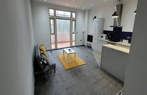 Doncaster Apartment | Doncaster City Centre Deluxe Whole Apartment sleeps 4 D19