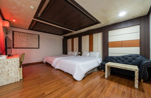 Donghae Hotel | Donghae Pig