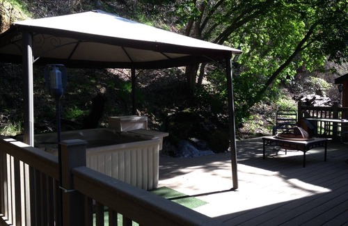 Three Rivers Cabin | Donna's Doll House located 4.5 miles from Sequoia National Park.