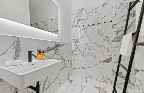 Roßau Apartment | Door No 5 by GT7 Hospitality