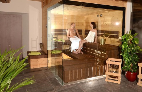 Falkenburg Apartment | Doppelzimmer "grimmingliab" - Urlaub im Stall