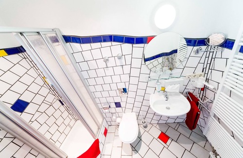 Magdeburg House | Doppelzimmer Basic mit Terrasse - Arthotel Magdeburg Gmbh