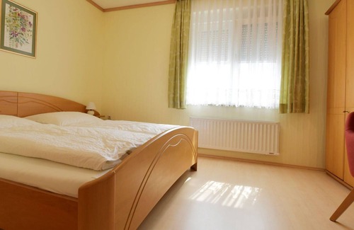 Illmitz Apartment | Doppelzimmer - Blumenhof Wegleitner