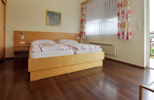 Illmitz Apartment | Doppelzimmer - Blumenhof Wegleitner