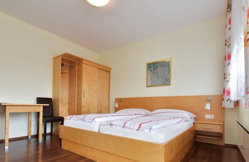 Illmitz Apartment | Doppelzimmer - Blumenhof Wegleitner