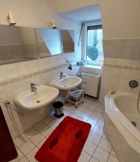 Marli/Brandenbaum Apartment | Doppelzimmer im Einfamilienhaus, mit eigenem Bad und Küchenmitbenutzung