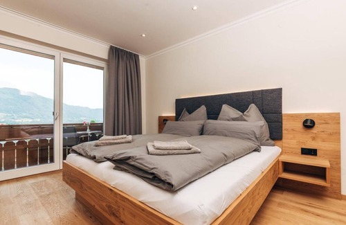 Steindorf am Ossiacher See House | Doppelzimmer mit Balkon und Seeblick - Familiengasthof Nindler