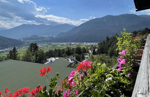 Imst Apartment | Doppelzimmer Tschirgant - Gästehaus Linder