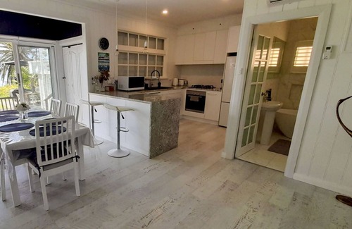 Gorokan House | DORAKA, waterfront lake house