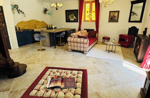 Domme House | Dordogne, Luxury Cottage, Domme and Sarlat, Hamlet Château Giverzac, With Airco