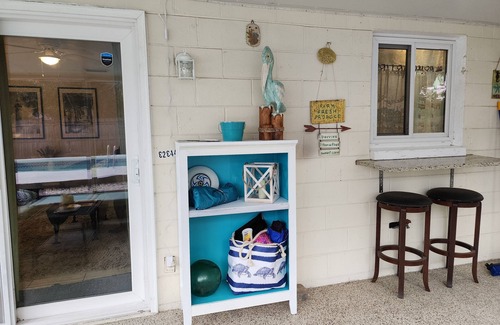 Cocoa House | Dori's Oasis: 3-bedroom house in Cocoa with WiFi, AC & Pool