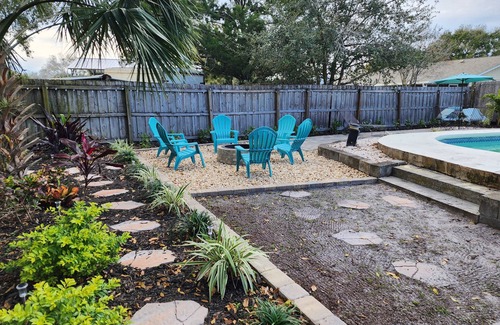 Cocoa House | Dori's Oasis: 3-bedroom house in Cocoa with WiFi, AC & Pool