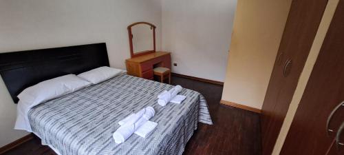 La Perla House | Dormitorio con baño compartido a 25 minutos del Apto