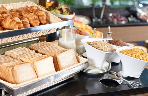 Kwai Chung Hotel | Dorsett Tsuen Wan, Hong Kong