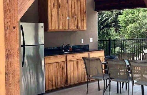 Concan House | Dos Oakes @ Frio Select Rental Homes