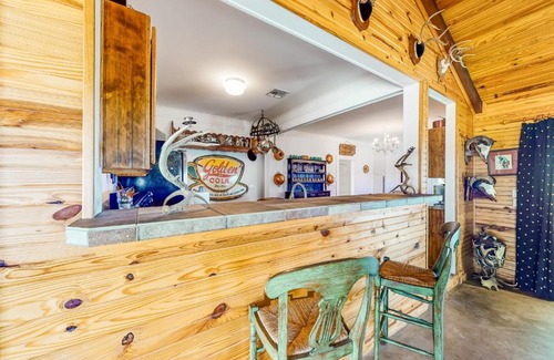 Fredericksburg House | Doss Hideout Lodge