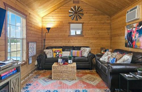 Fredericksburg House | Doss-Spring Creek Cabin