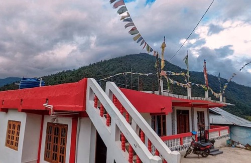 Bomdila Bed & Breakfast | DOUBLE BED DELUXE ROOM 4