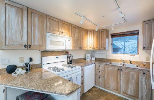 Telluride House | Double Diamond 23 by AvantStay Close to Town The Slopes