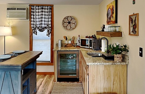 Alto House | Double Eagle 2 | Pet Friendly, Upgraded + Across from Flying J Ranch!