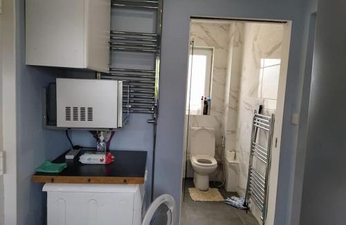 Juniper Green House | Double Ensuite room, 1-minute walk to bus stop