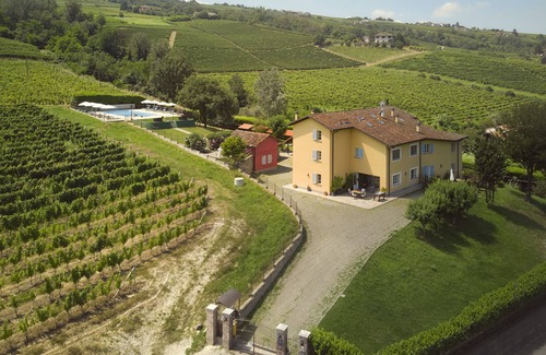 Santo Stefano Belbo Villa | Double room-Standard-Private Bathroom-Garden view-Camera Uno