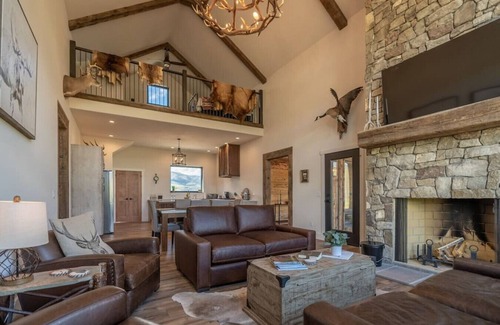 Pray House | Double MM Ranch · 2 Bedrooms Plus a Spacious Sleeping Loft (Sleeps 8)