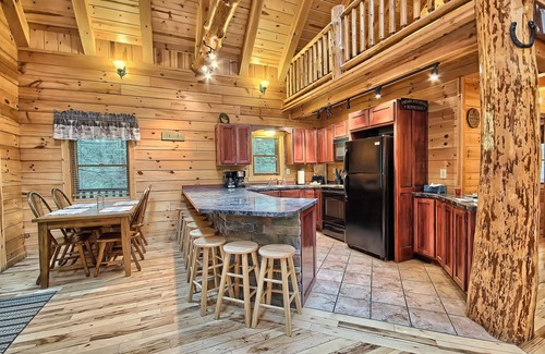 Logan Cabin | Double Pine Lodge - 5 Bedroom -Hocking Hills