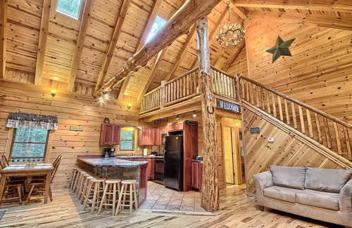 Logan Cabin | Double Pine Lodge - 5 Bedroom -Hocking Hills