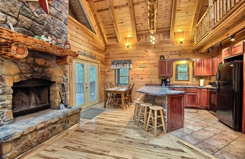 Logan Cabin | Double Pine Lodge - 5 Bedroom -Hocking Hills