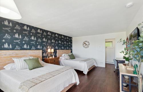 Petoskey House | Double Queen Exquisite Lake View