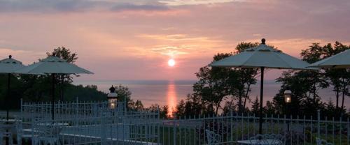 Petoskey House | Double Queen Exquisite Lake View
