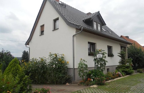 Laucha an der Unstrut Apartment | Double room, shower, WC ensuite - Guest house under the vineyards