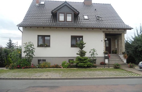 Laucha an der Unstrut Apartment | Double room, shower, WC ensuite - Guest house under the vineyards
