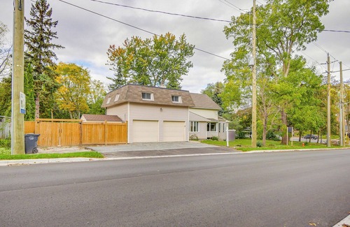 Brampton House | Double Room 1 Brampton Toronto Canada