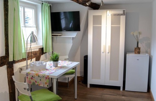 Marburg Apartment | Double room 8 with bathroom in the hallway - Gartenlaube Marburg