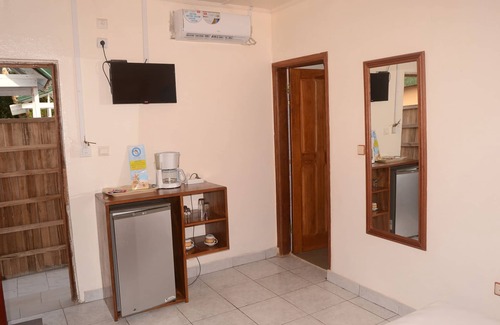 Kribi Hotel | Double room-Basic-Ensuite with Shower-Courtyard view