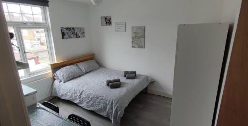 Edmonton House | Double Room Edmonton Green, London N9