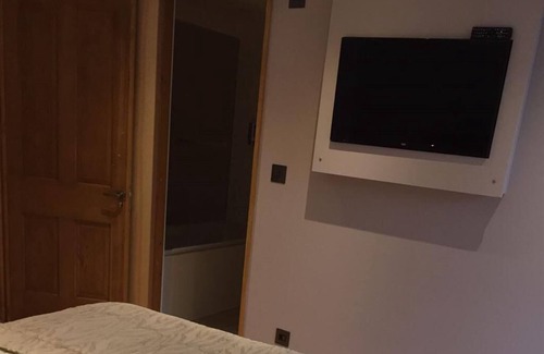 Glastonbury Bed & Breakfast | Double room-Ensuite with Bath-The Snowy Owl