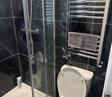 Heathfield Apartment | Double Room Ensuite in Croydon Family Home