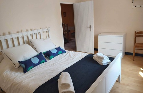Les Champs-Geraux House | Double room-Queen-Shared Bathroom-Courtyard view