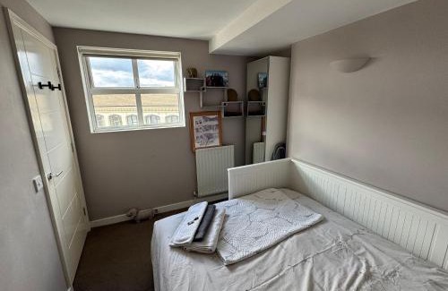 Kentish Town House | Double room in London Penthouse Homestay