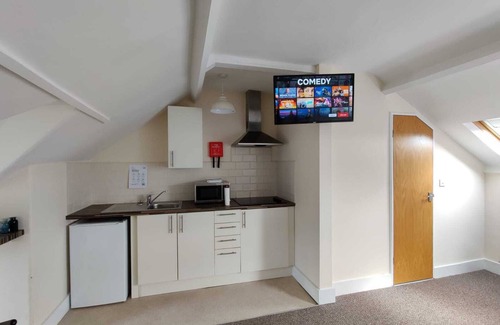 Gorseinon Apartment | Double Room, Kitchen, Parking