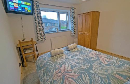 Bromley Cross House | Double Room, Large TV, With Great Transport Links