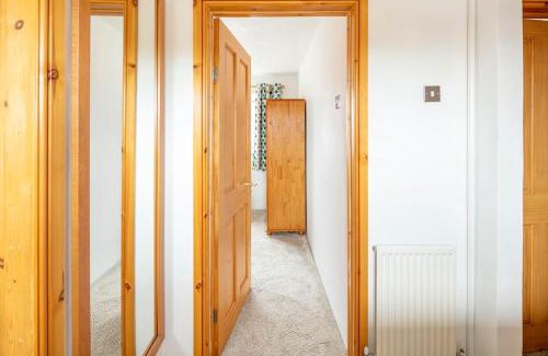 Bromley Cross House | Double Room, Large TV, With Great Transport Links